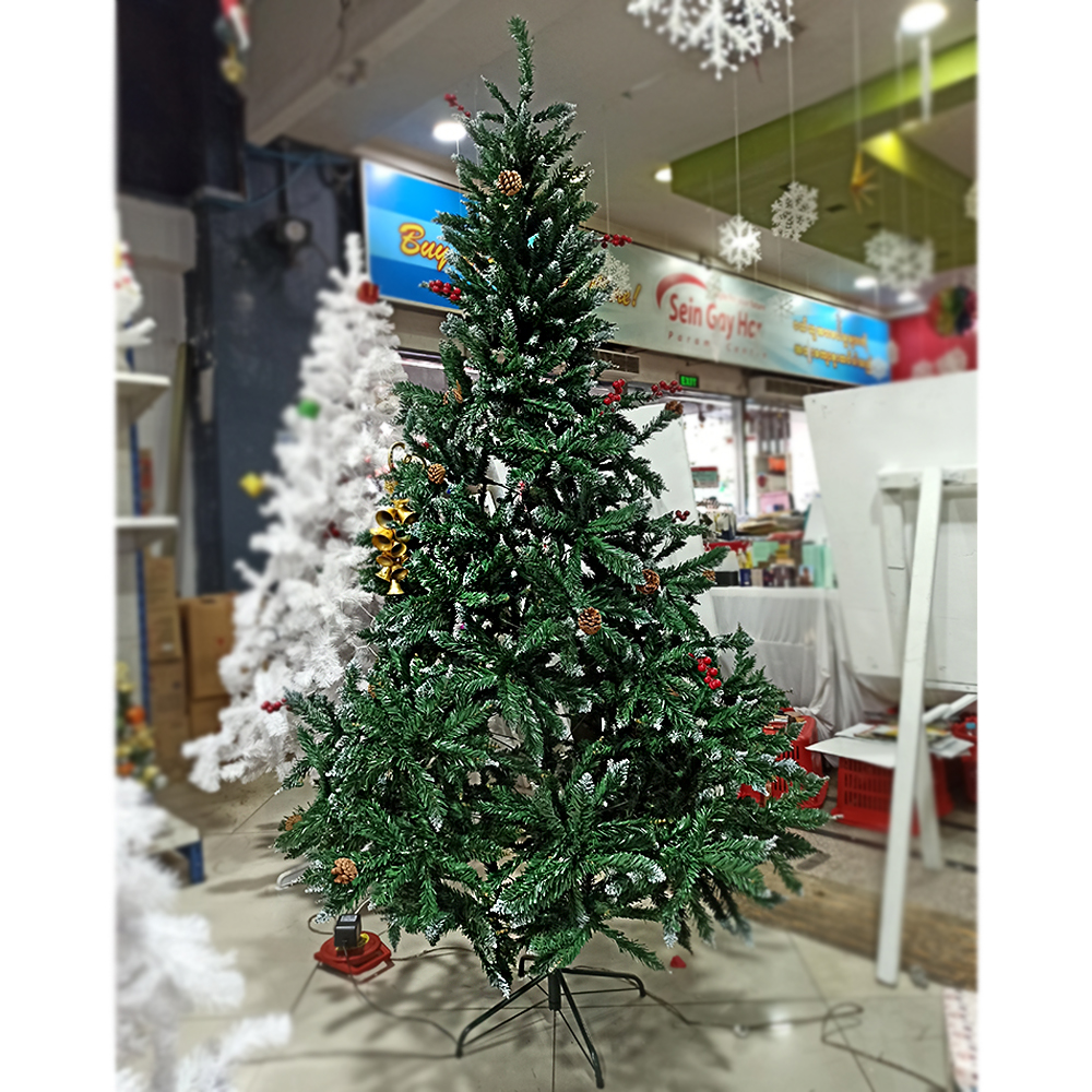 Christmas Tree Green With Cherry 7'